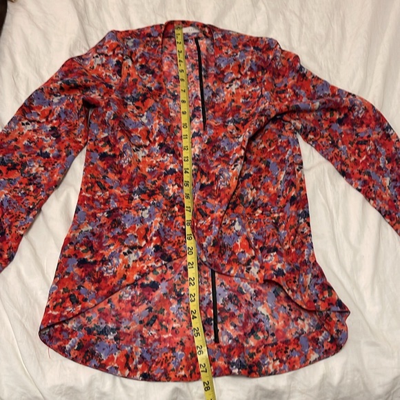 Multi-Color Patterned Blouse (XS) - Picture 5 of 5